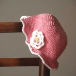 chapeau petite fille au crochet rose à fleur