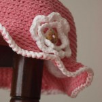 chapeau petite fille au crochet rose à fleur