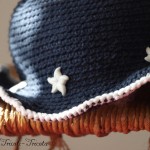 chapeau petite fille au crochet bleu marin