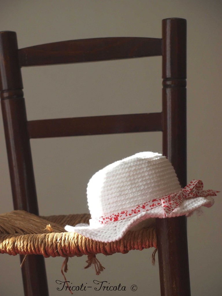 chapeau petite fille au crochet blanc liberty