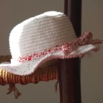 chapeau petite fille au crochet blanc liberty