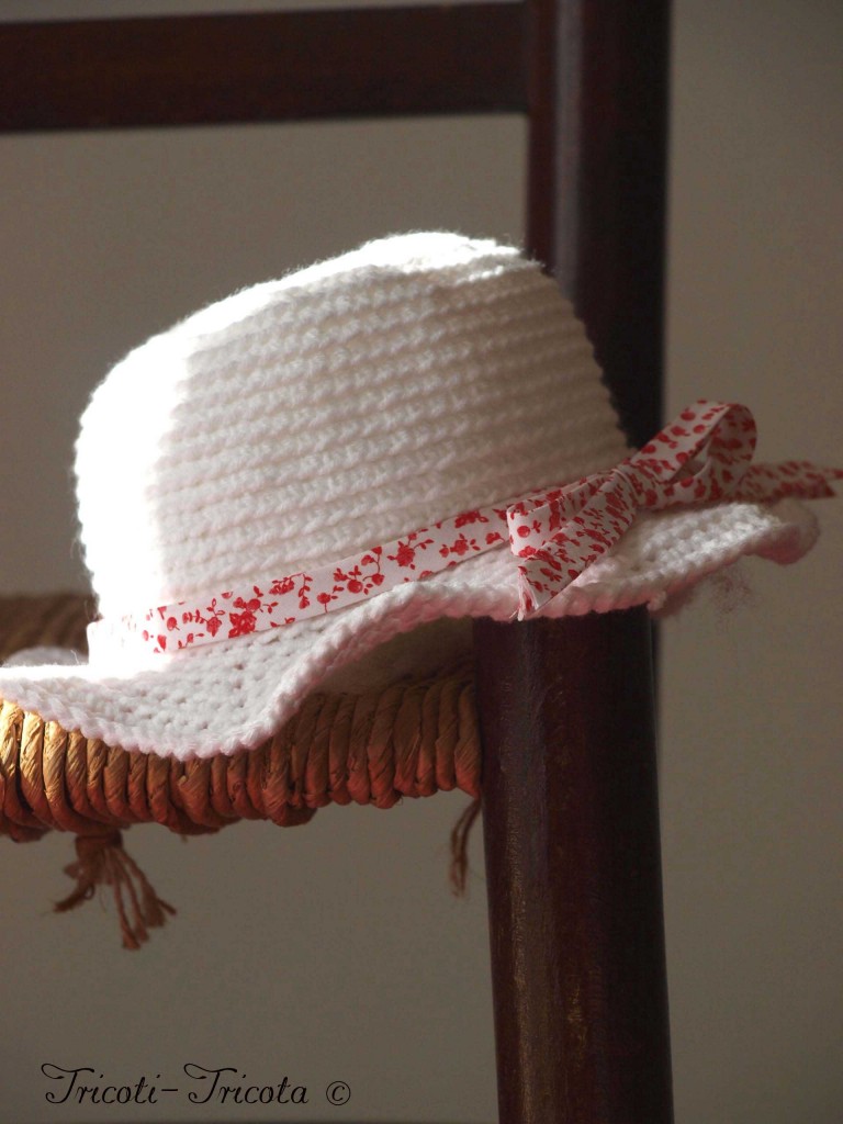 chapeau petite fille au crochet blanc liberty