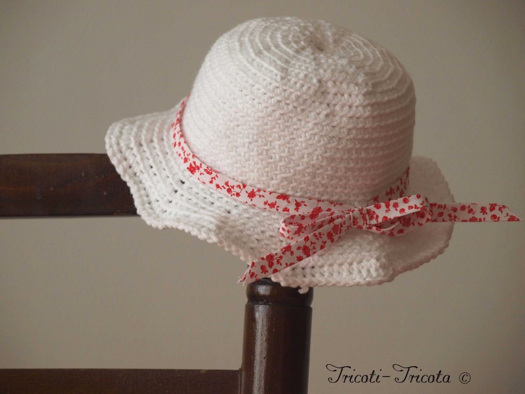 chapeau petite fille au crochet blanc liberty