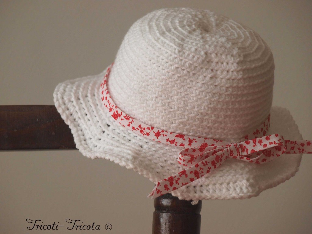 chapeau petite fille au crochet blanc liberty