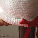 chapeau petite fille au crochet rebord roulé noeud rouge