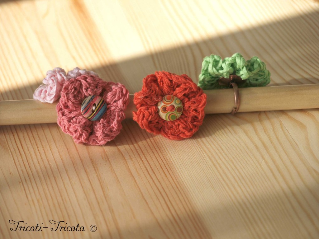 fleurs de printemps tricotées