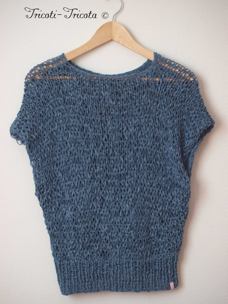 pull ajouré bleu denim tricoté main