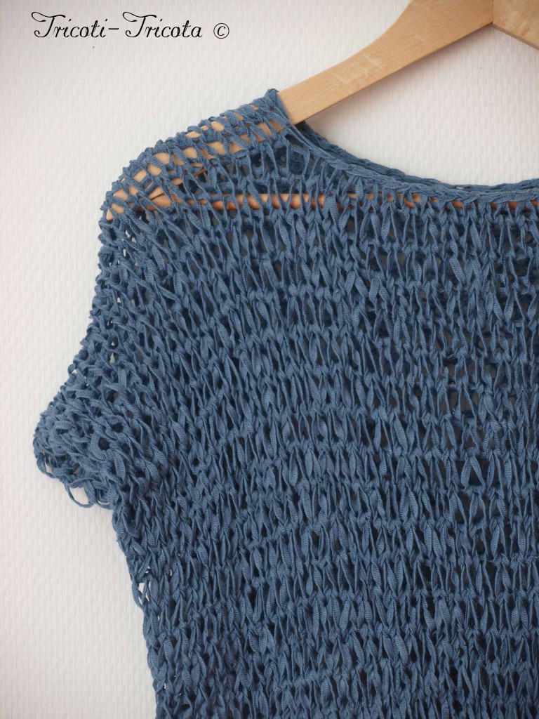 pull ajouré bleu denim tricoté main