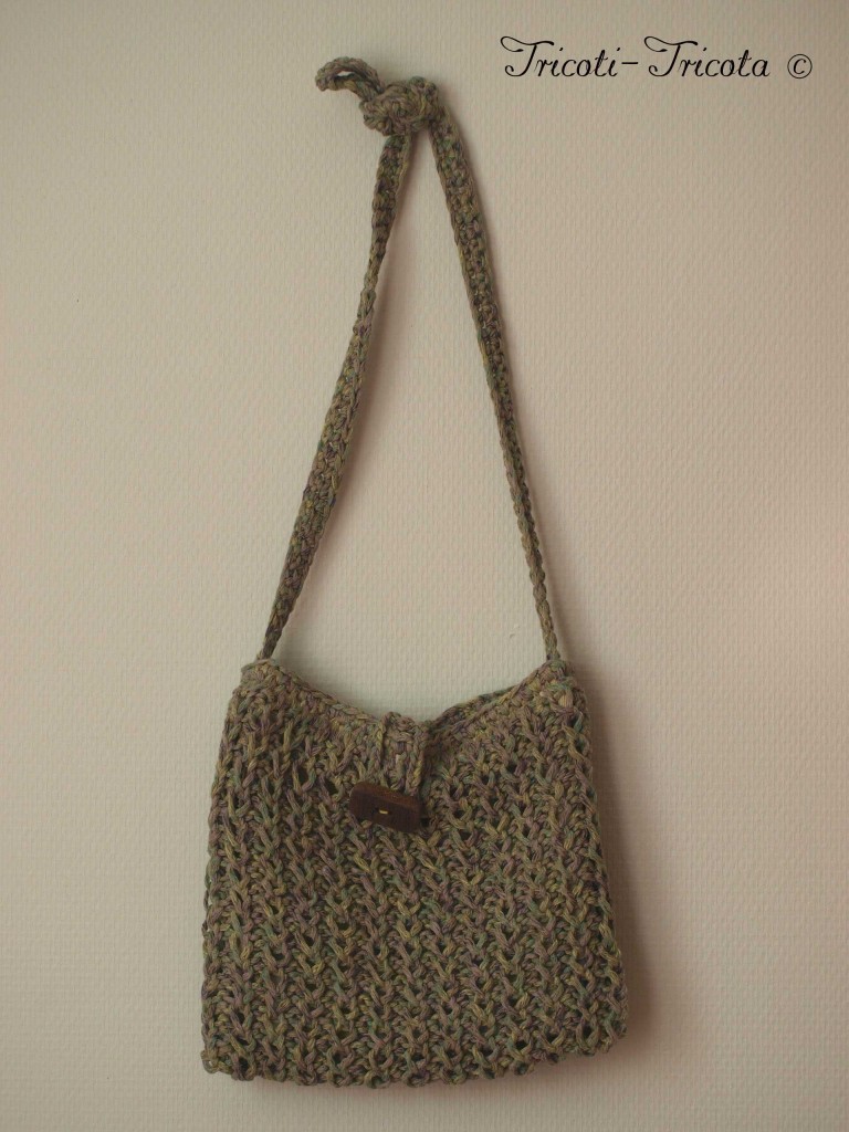 Sac Eco tricot vert et son bouton en bois flotté