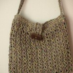 Sac Eco tricot vert et son bouton en bois flotté