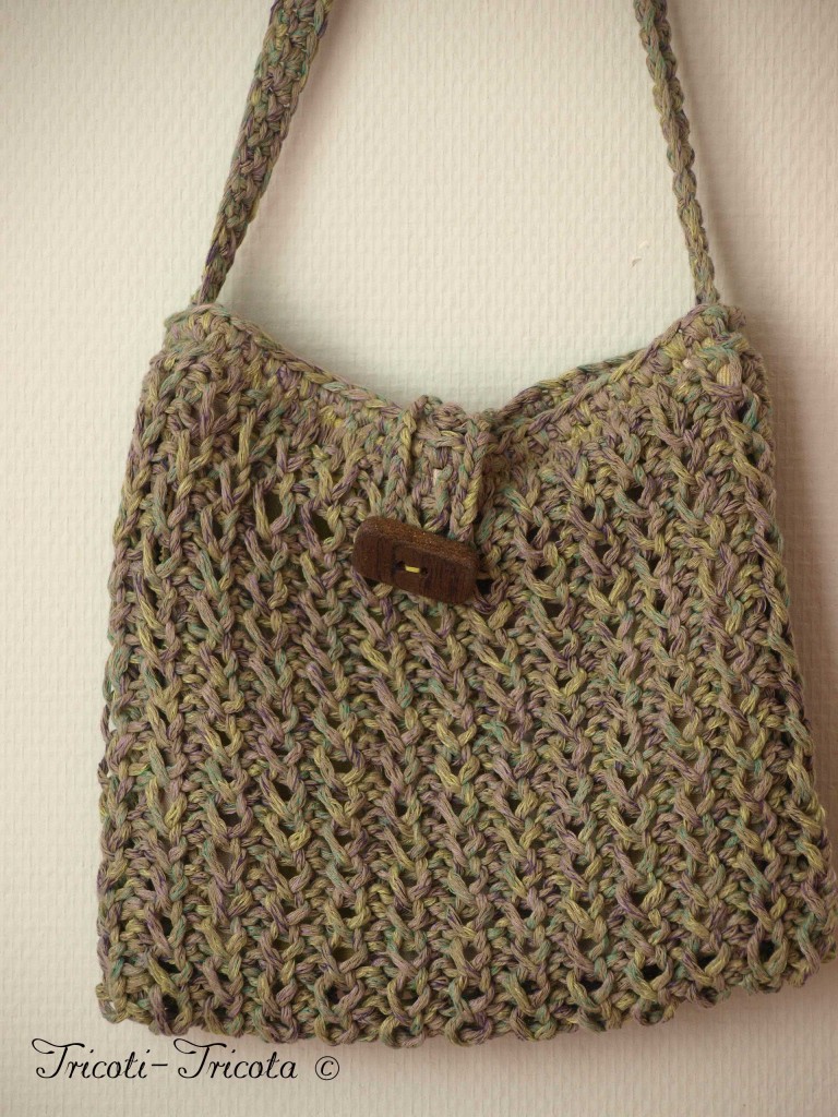 Sac Eco tricot vert et son bouton en bois flotté