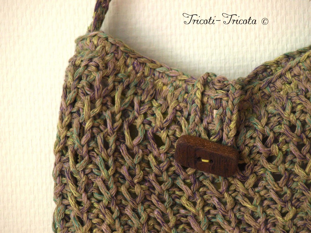 Sac Eco tricot vert et son bouton en bois flotté