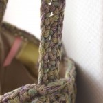 Sac Eco tricot vert et son bouton en bois flotté