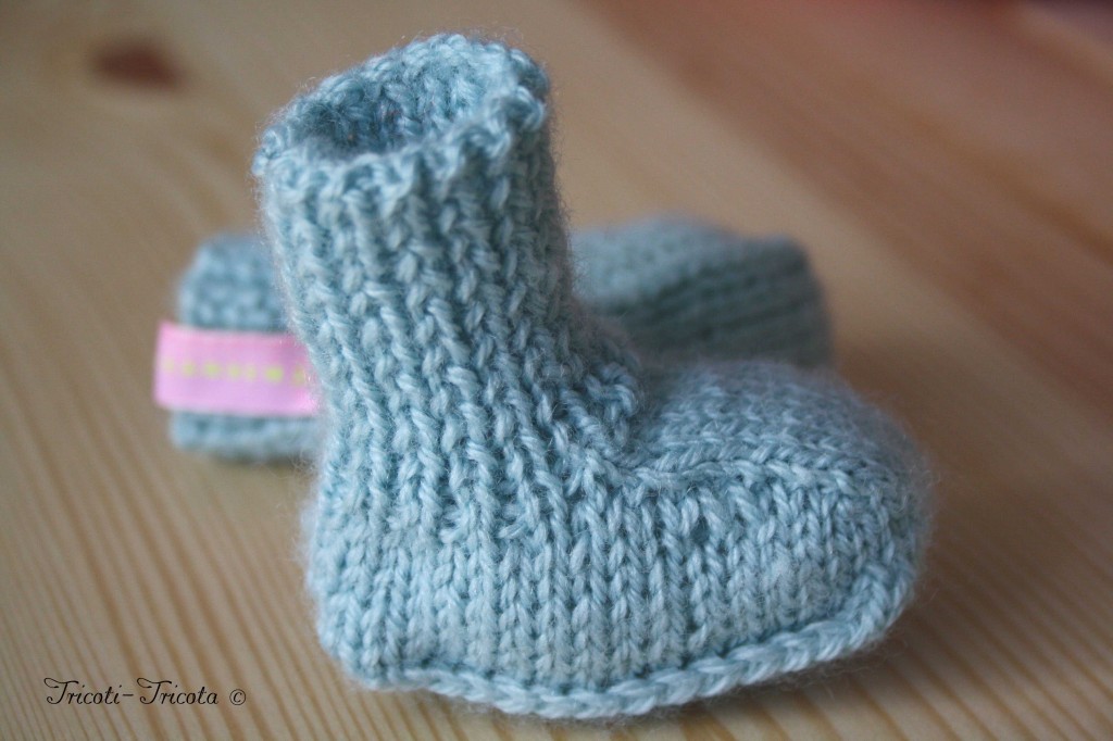 ensemble layette (bonnet+chaussons)