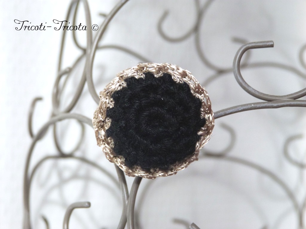 bague au crochet et fil doré