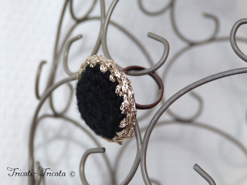 bague au crochet et fil doré