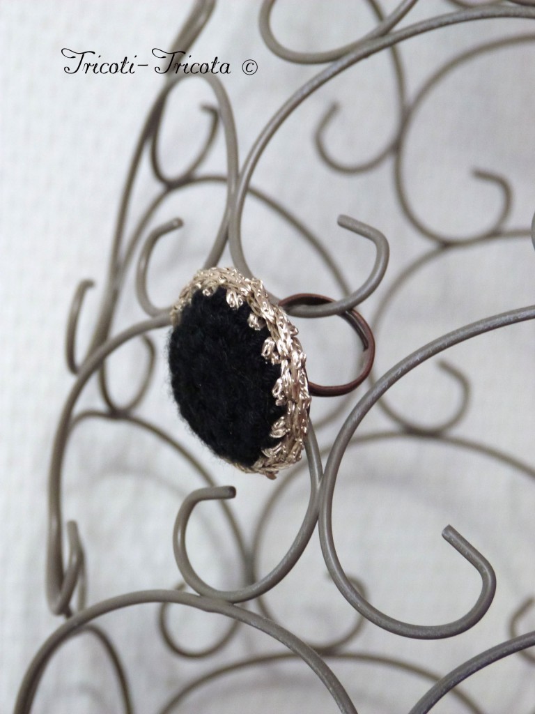 bague au crochet et fil doré