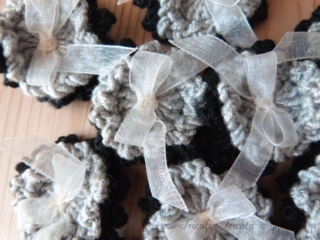 broches fleurs au crochet pour un mariage