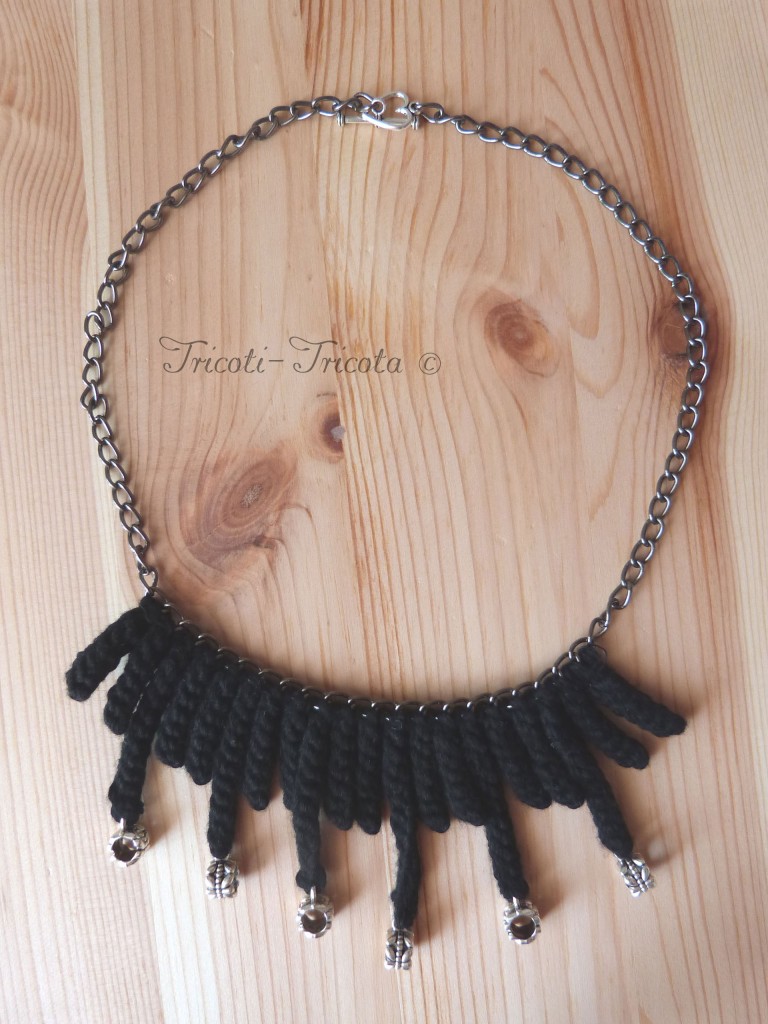 collier pampilles au crochet