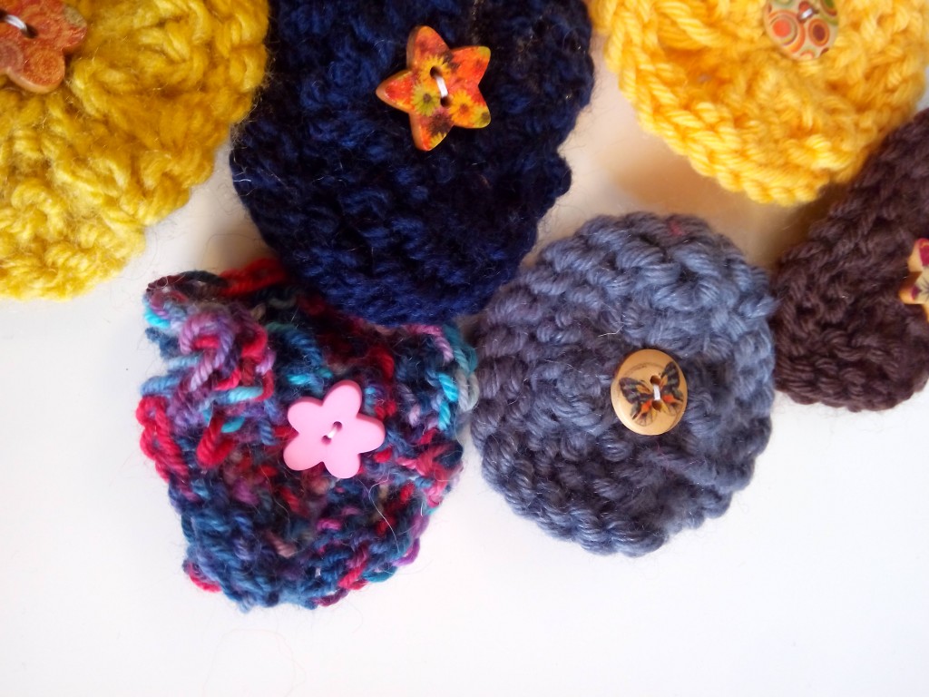 broches fleurs tricot