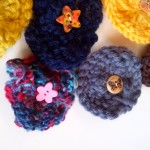 broches fleurs tricot