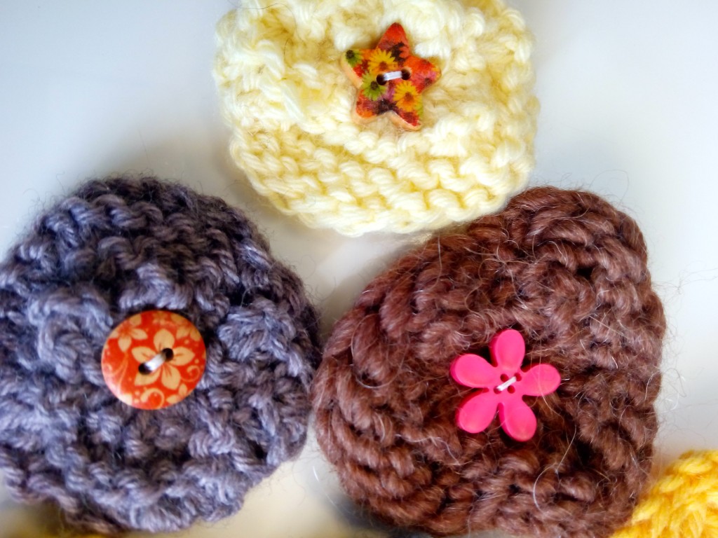 broches fleurs tricot