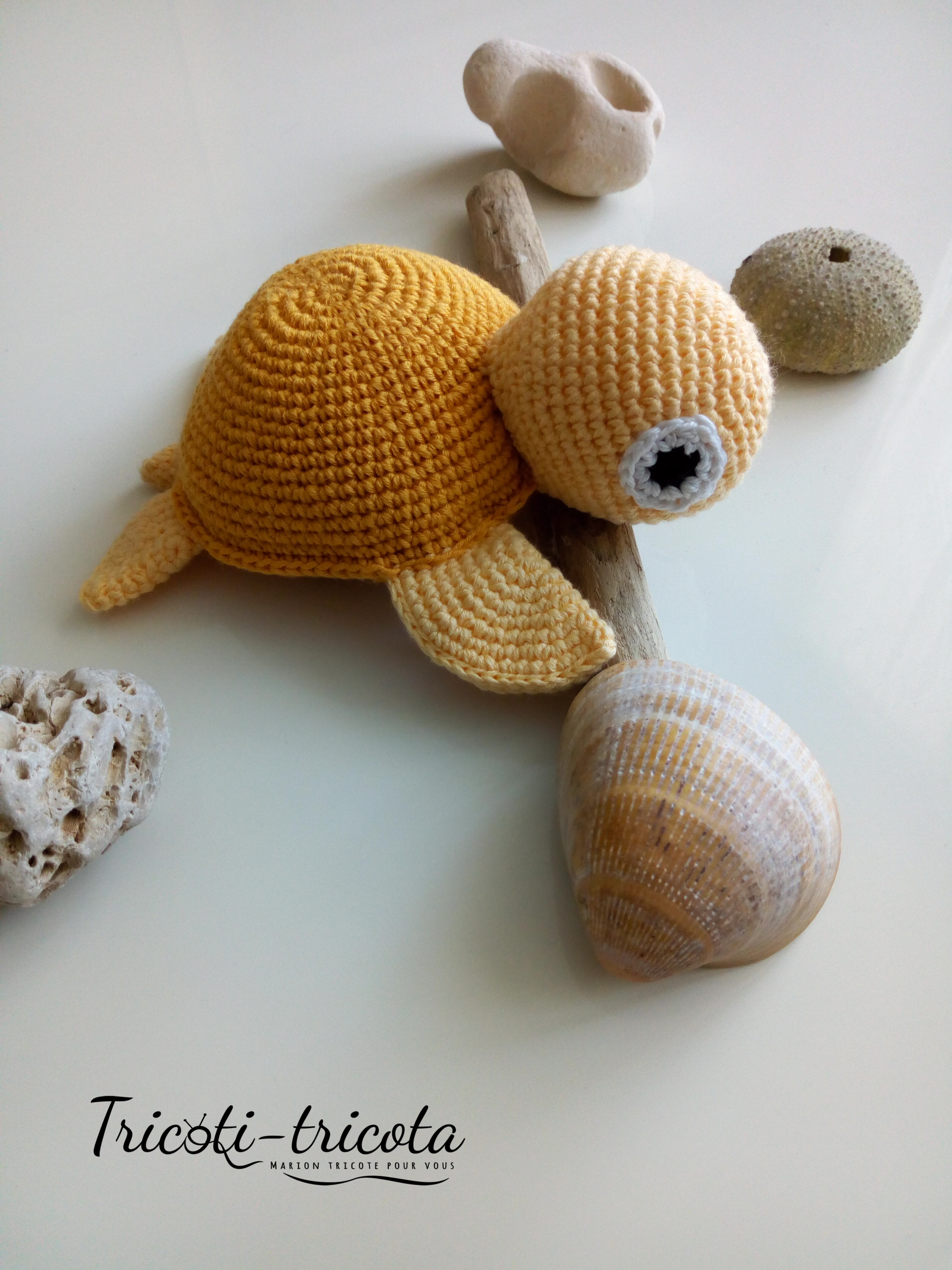 Tortue au crochet pour bébé