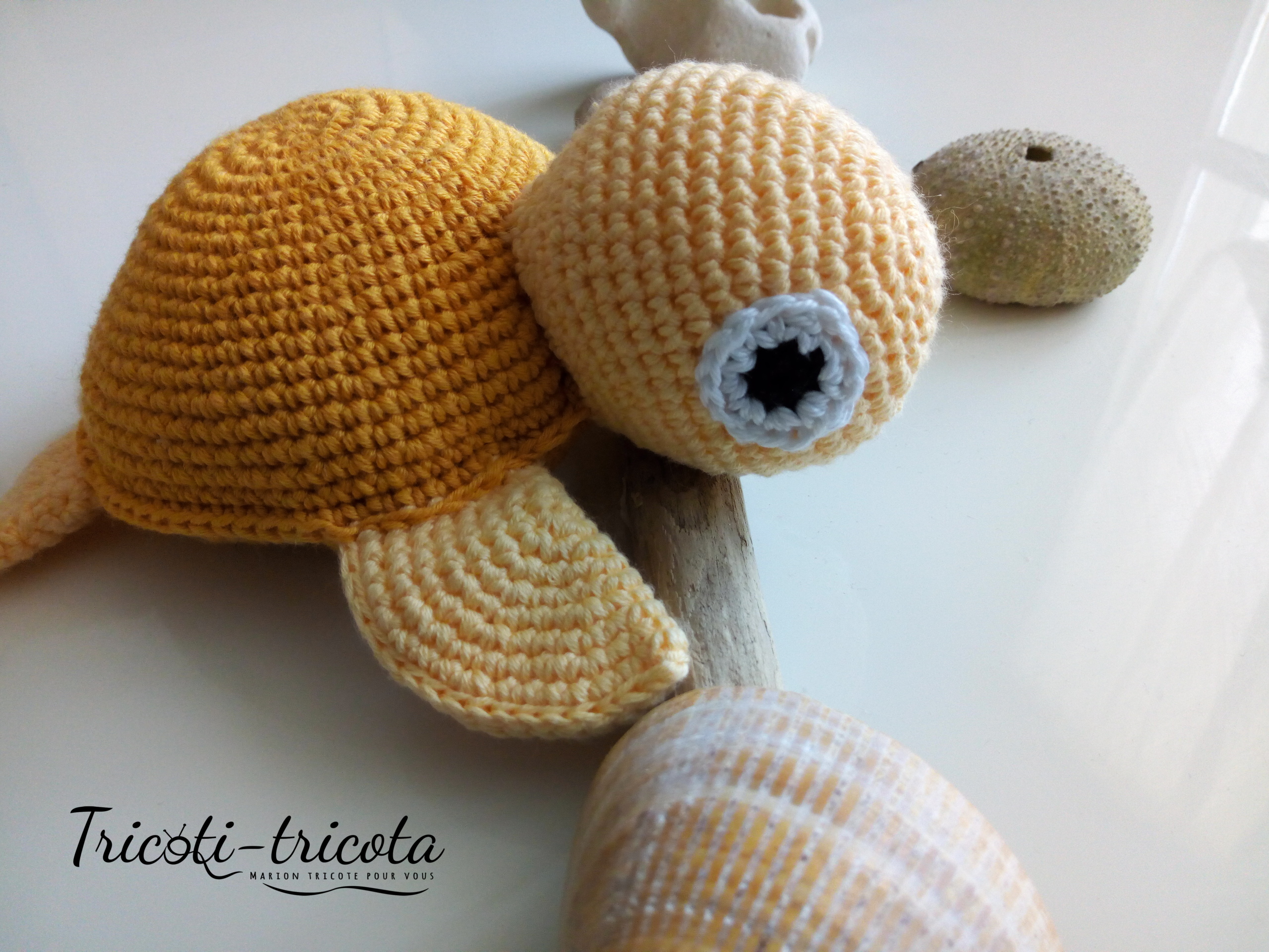 Tortue au crochet pour bébé